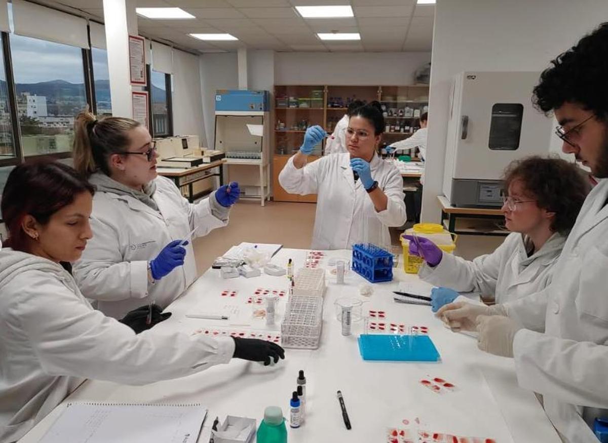 Alumnos de un ciclo superior en el CPR Aloya