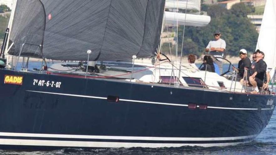 El &quot;Hansa 54&quot;, el barco más grande en el evento, durante la regata. // P.S.P.