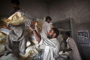 Centre de recollida i distribució d’ajuda de JUD a Muzafargar, a 700 quilòmetres al sud de Lahore.