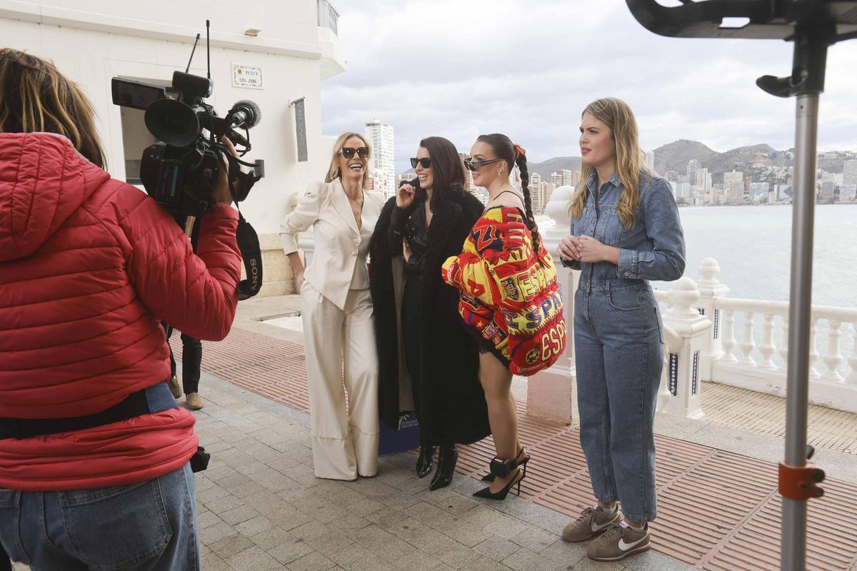 Las presentadoras del Benidorm Fest 2025 montan el show en la segunda rueda de prensa