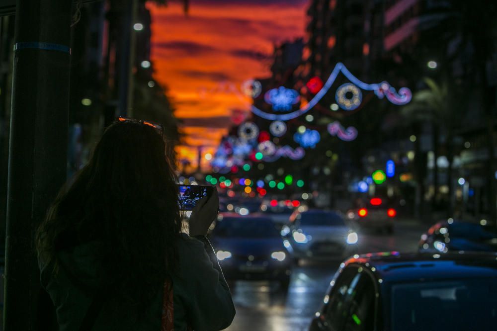 Las luces de Navidad se encienden en Alfonso El Sabio