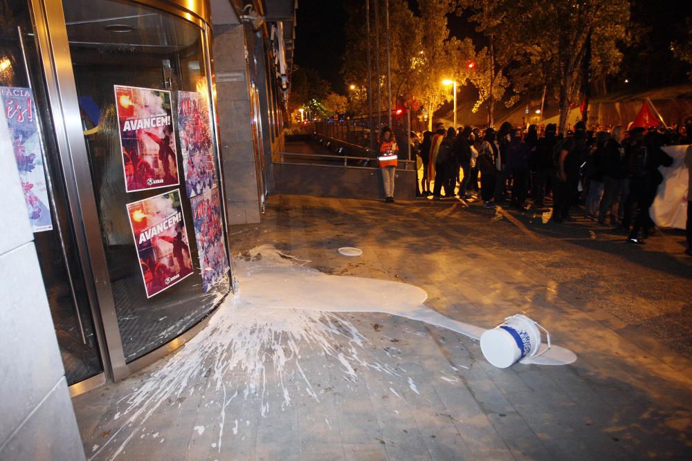 Protesta dels CDR a Girona en el marc de la vaga general