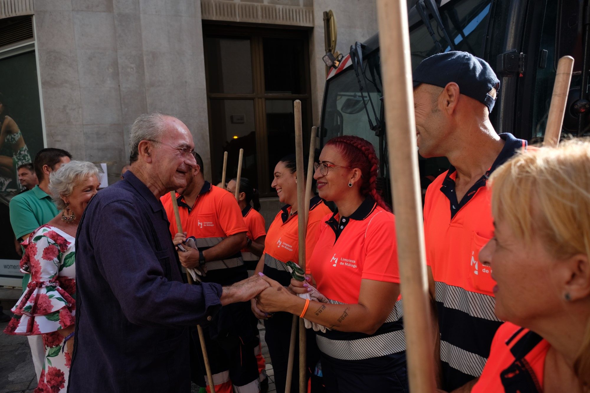 Feria de Málaga 2023 | Operarios de Limasam durante el operativo diario de limpieza del Centro