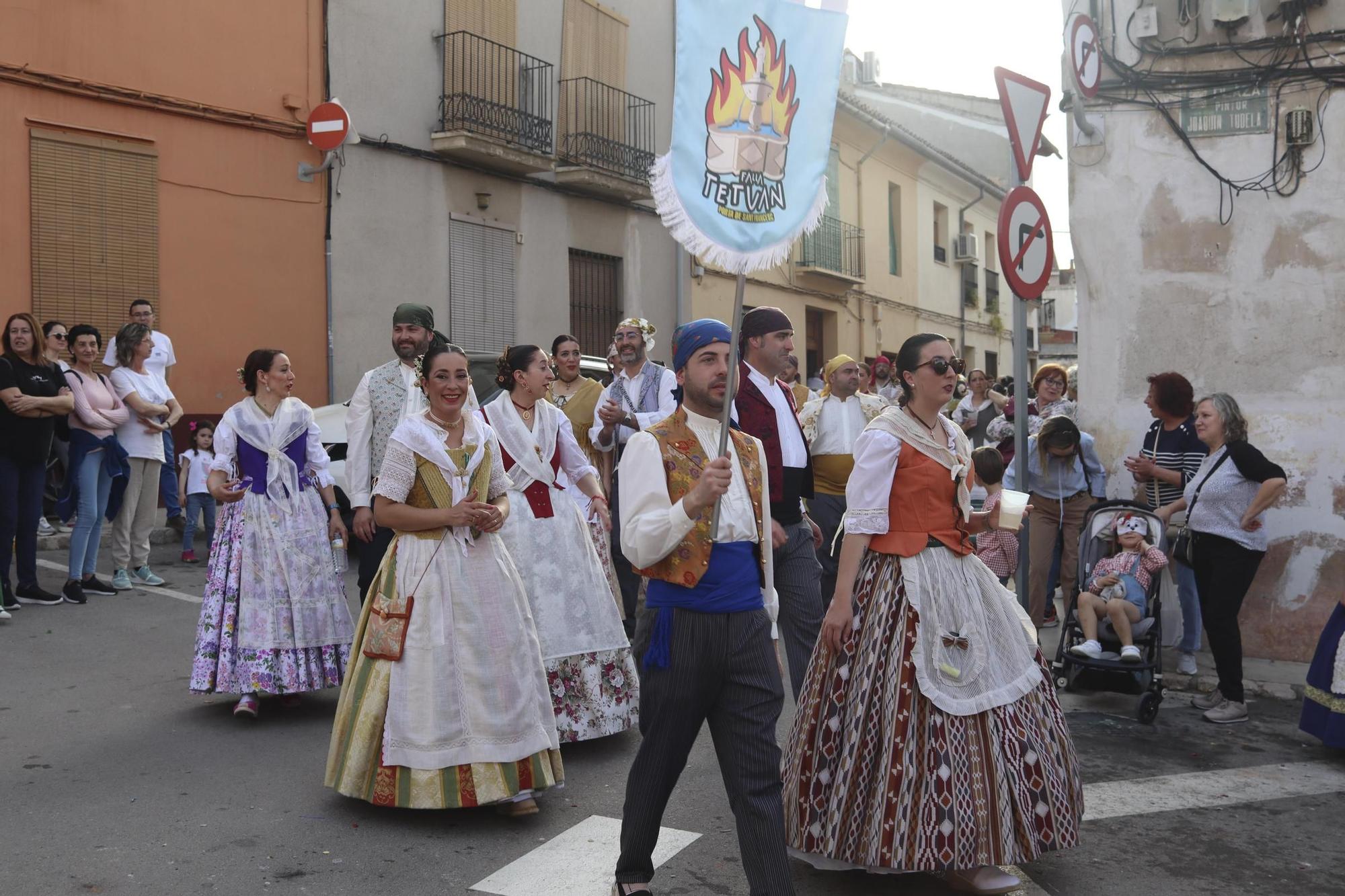 La tradicional visita a las fallas de Xàtiva en imágenes