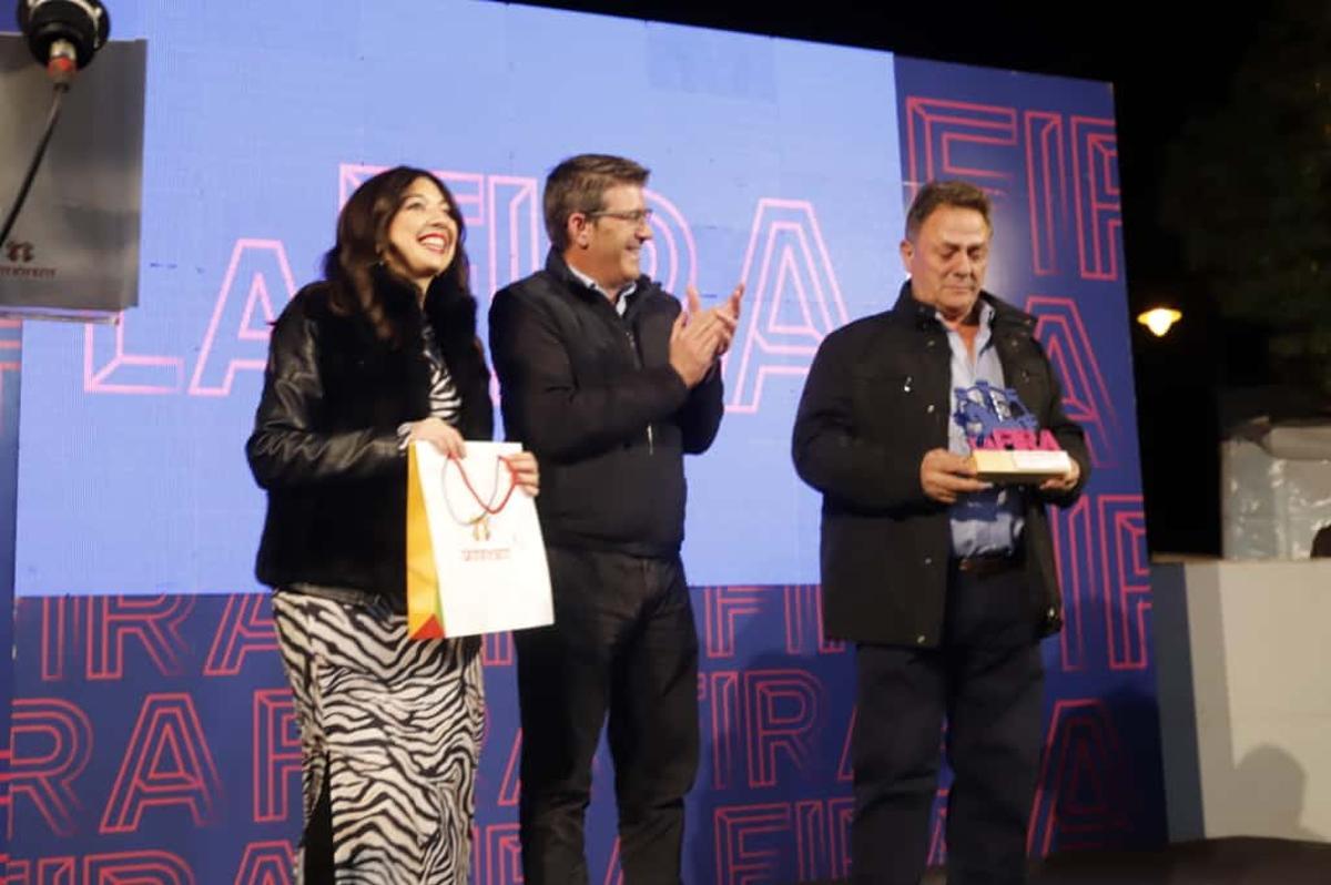 Reconocimiento al feriante Almazán.