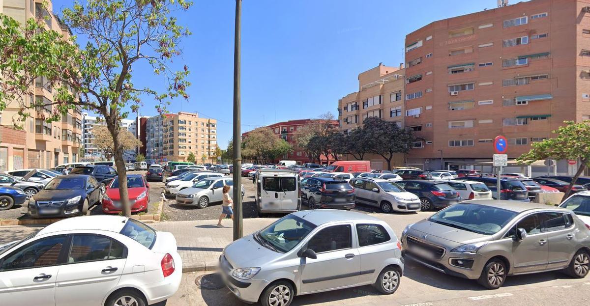 Solar de la calle Archena, en Soternes