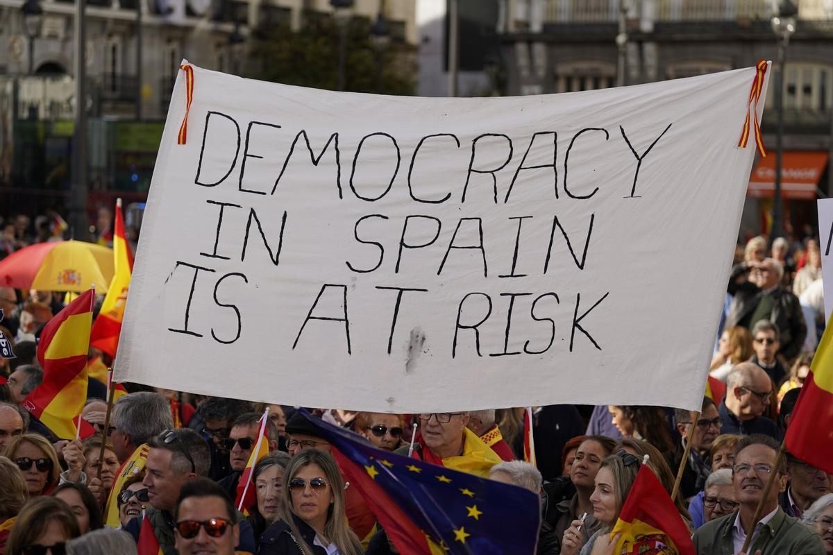 Manifestacions a ciutats de tota España després de l'acord del PSOE i Junts