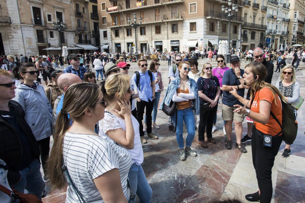 Unos 10.000 cruceristas llegan a València