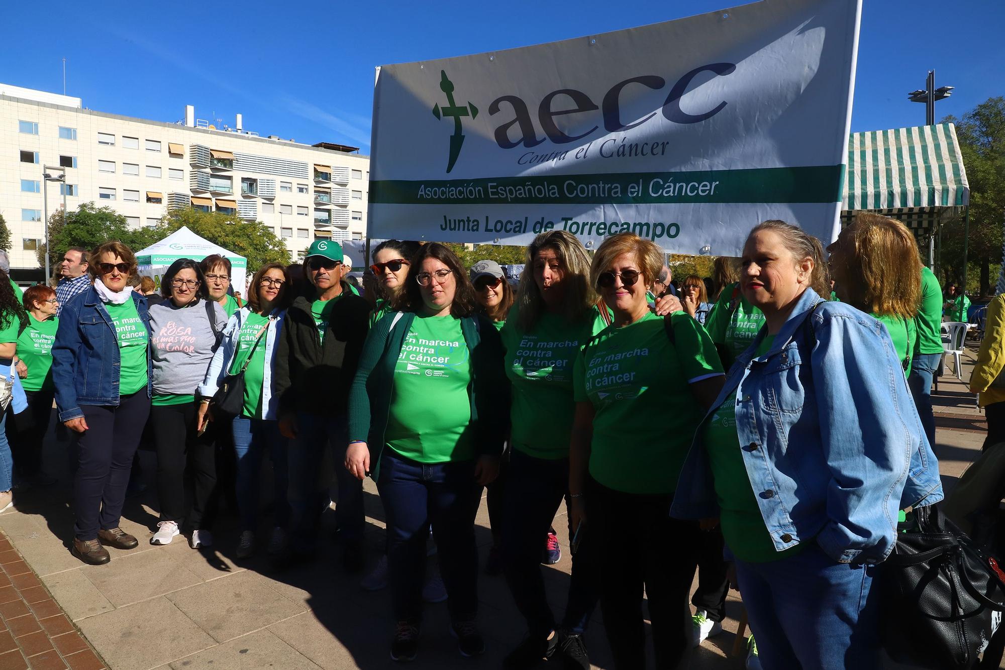 La Asociación Española contra el Cáncer convierte el Vial en una gran marea verde