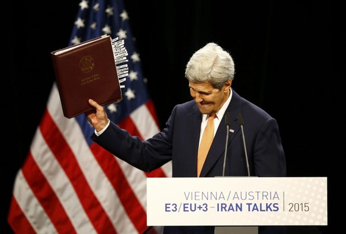 El Secretario de Estado John Kerry celebra el acuerdo sobre el programa nuclear de Irán en Viena.