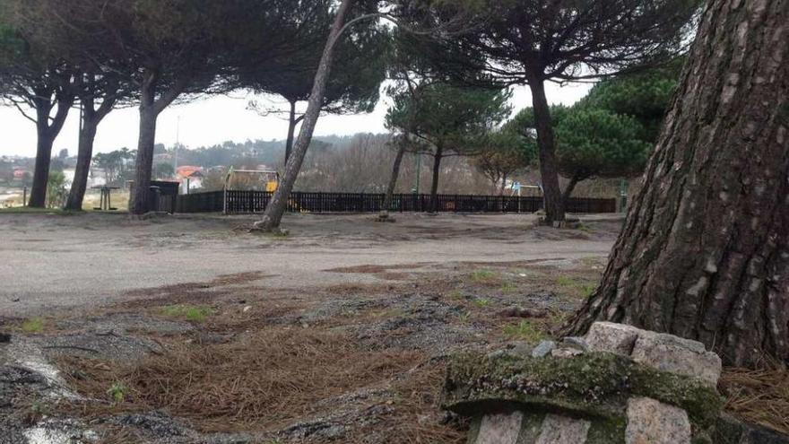 Estado actual del aparcamiento de la playa de Areas. // Fdv