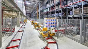 Interior del nou magatzem logístic de Henkel a Montornès del Vallès