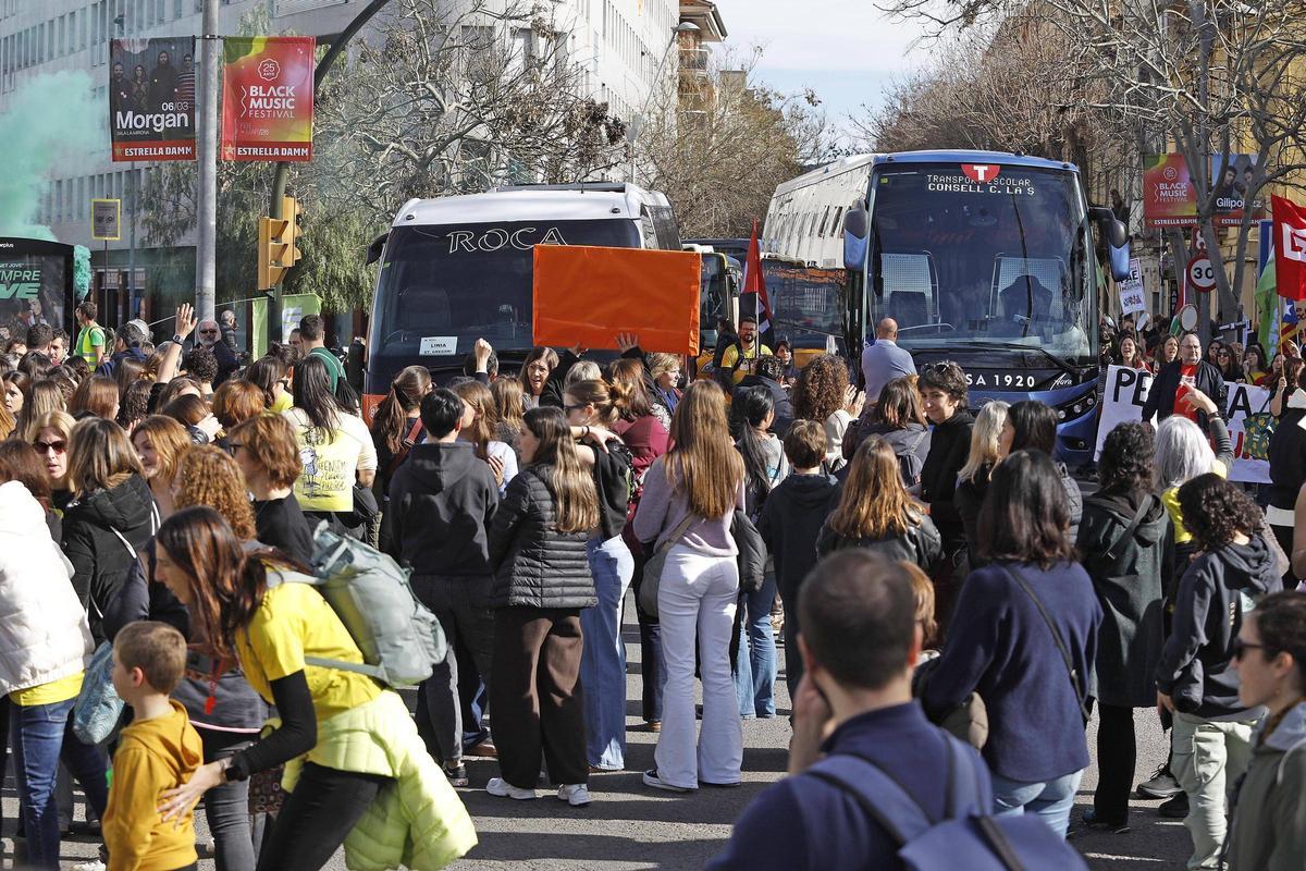 Les fotos de la manifestació dels professors gironins per reclamar millores laborals i salarials