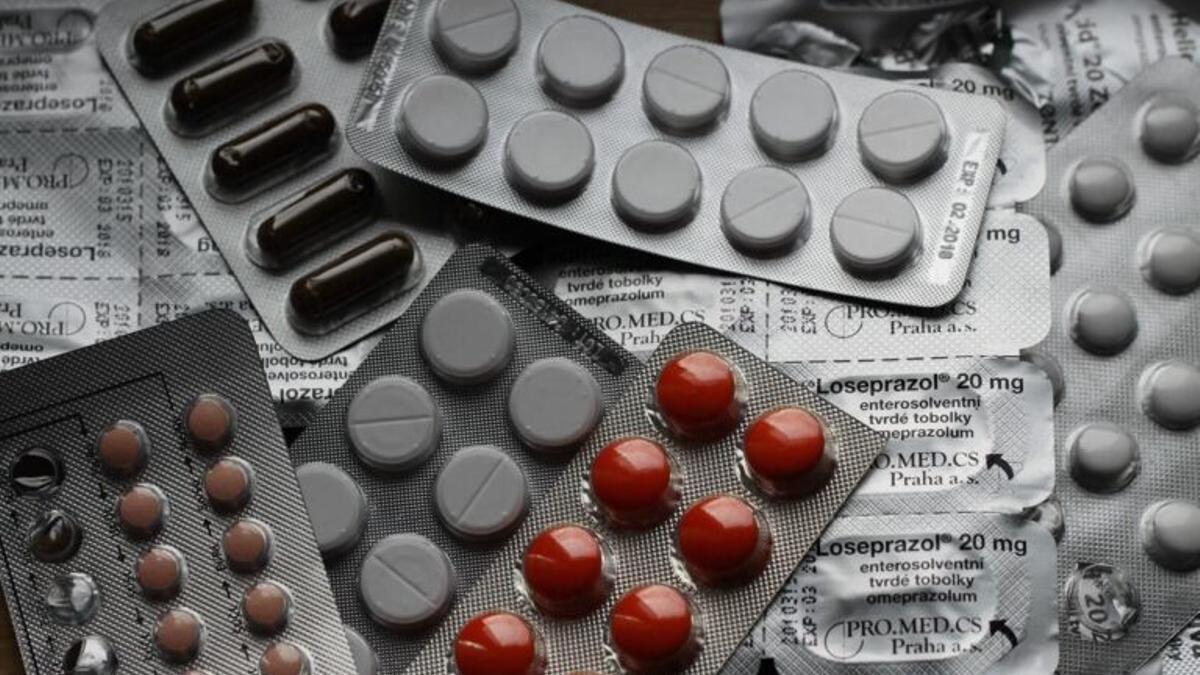 Los oncólogos denuncian presiones para no recetar fármacos.