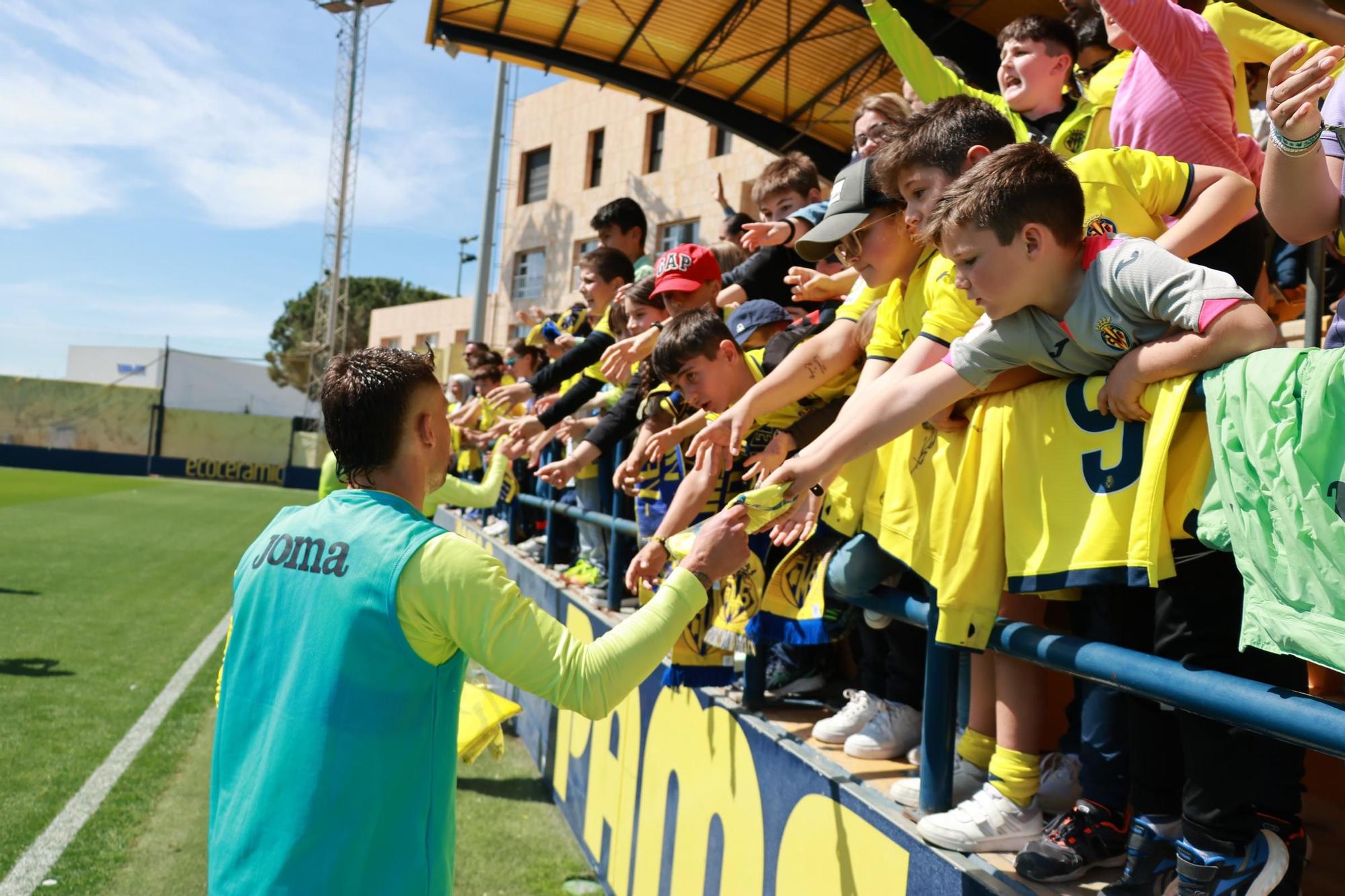 Galería | La afición del Villarreal disfruta con sus ídolos en el entrenamiento de puertas abiertas