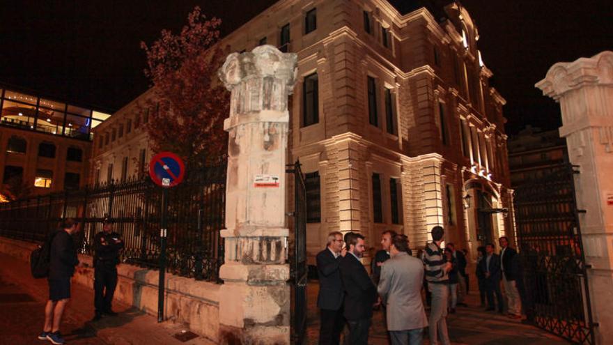 Imagen exterior del inmueble del CADA durante el acto protocolario de la firma del acuerdo.