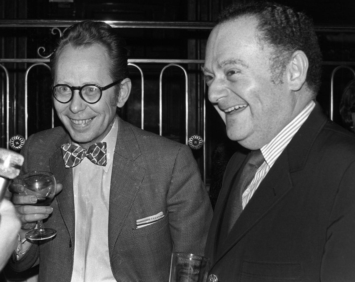 Foto de archivo del guionista francés René Goscinny (d), junto a Maurice Bévére (i), dibujante de Lucky Luke. EFE