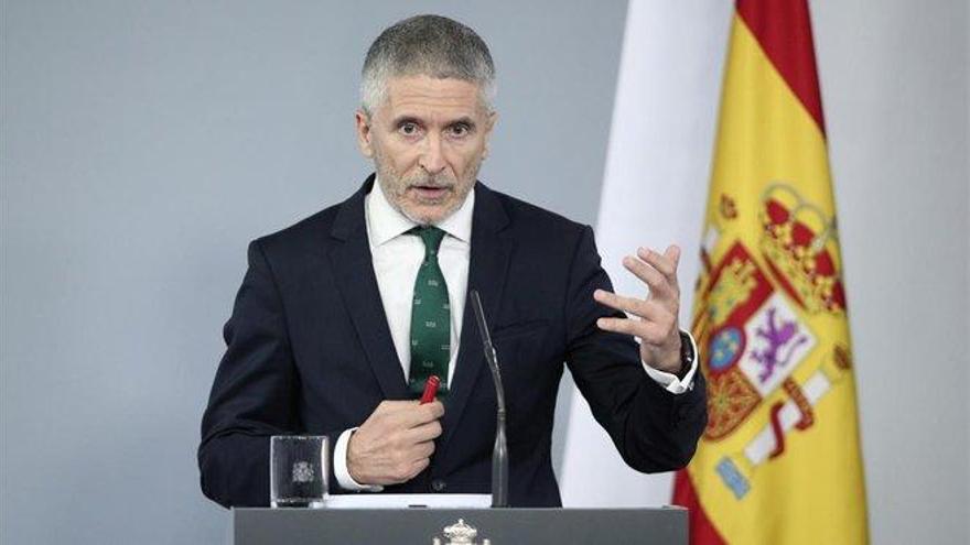 El Gobierno maniobra para frenar la crisis con la Guardia Civil