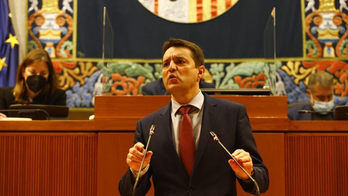 El diputado del PSOE, Óscar Galeano, ha sido el coordinador de la ponencia del Impuesto Medioambiental de las Aguas residuales.