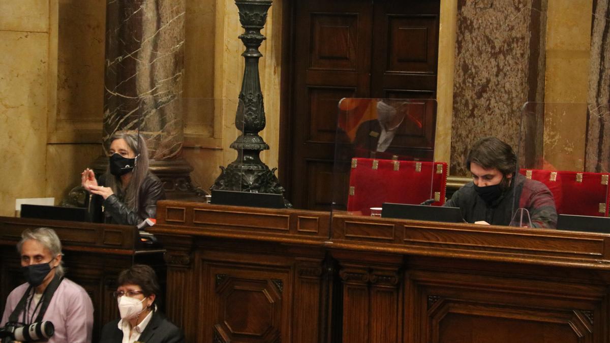 La butaca que correspon al secretari tercer del Parlament, fins ara Pau Juvillà, buida