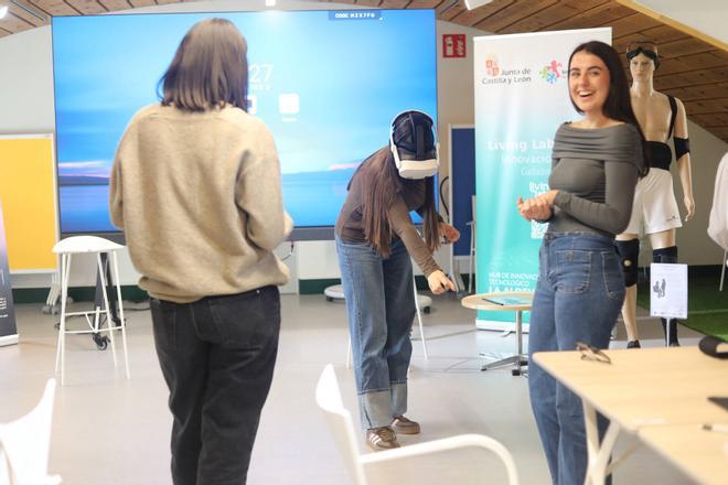 Robots y tecnología de los cuidados se enseñan a los futuros cuidadores e ingenieros en el HUB de la Aldehuela de Zamora