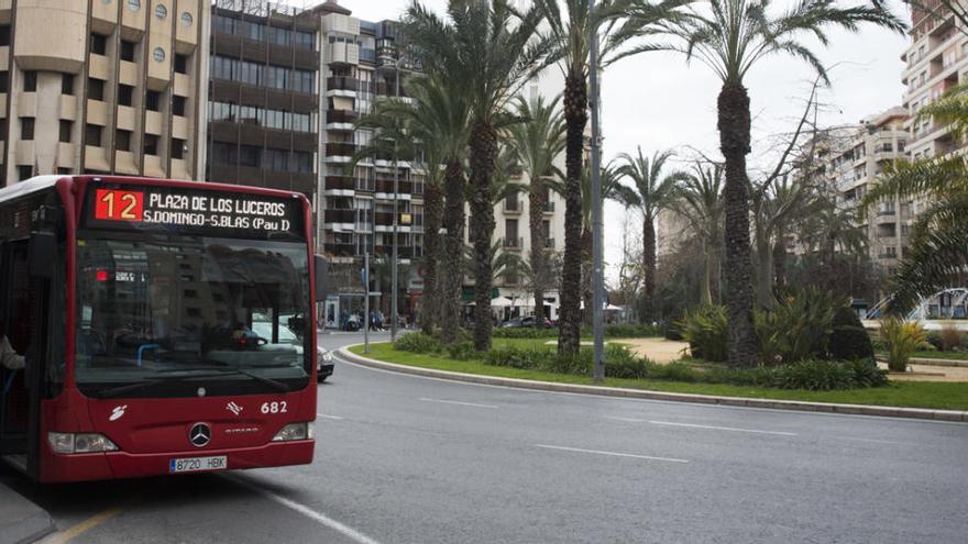 Un autobús, en una imagen previa al estado de alarma