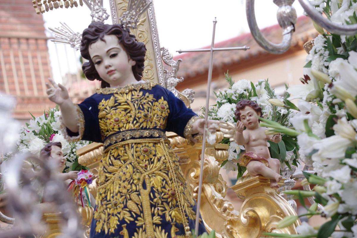 Procesión de la Santa Cruz Torre del Ángel de Salesianos en Málaga