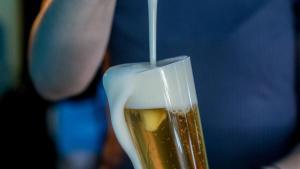 Disminueix el consum intensiu d’alcohol i els ‘botellons’, mentre que l’edat d’inici es manté en els 16 anys