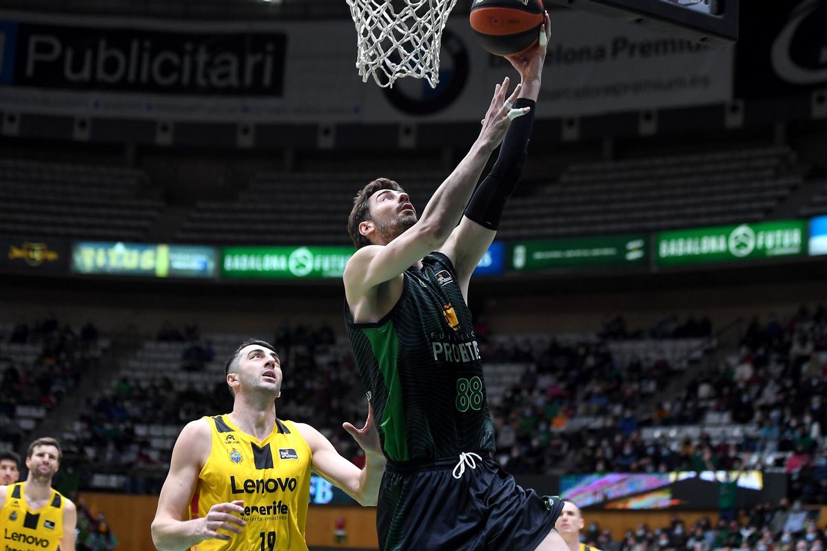 El Manresa continua imparable abans de la Copa i el Joventut pateix un fort revés