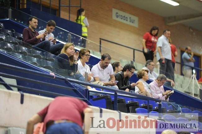 Los universitarios contra el Dinamo Sassari.