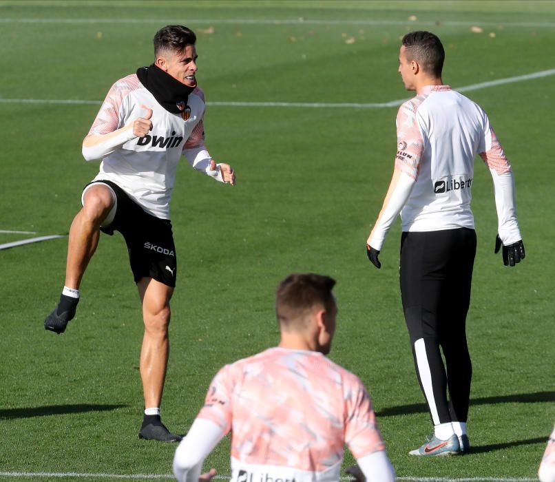 Las imágenes del entrenamiento del Valencia CF antes de medirse al Real Madrid