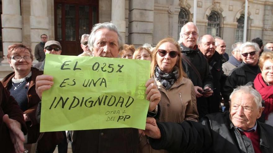 Los &#039;yayoflautas&#039; se indignan con la &quot;miserable&quot; subida de las pensiones