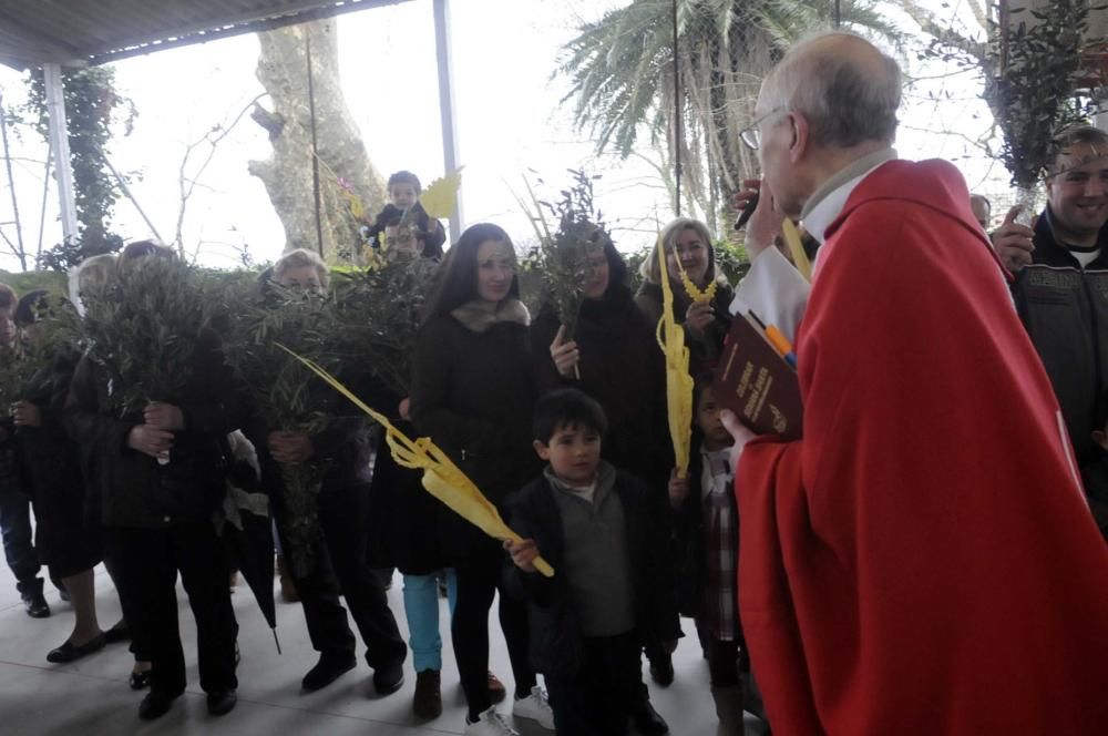 Semana Santa en Arousa 2016 | La lluvia desluce el Domingo de Ramos en Vilagarcía