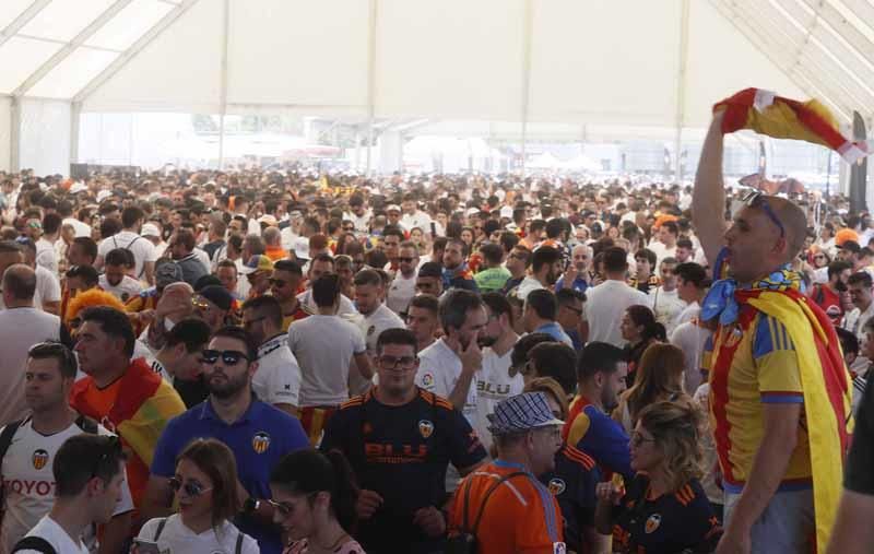 Fan zone del Valencia CF en Sevilla