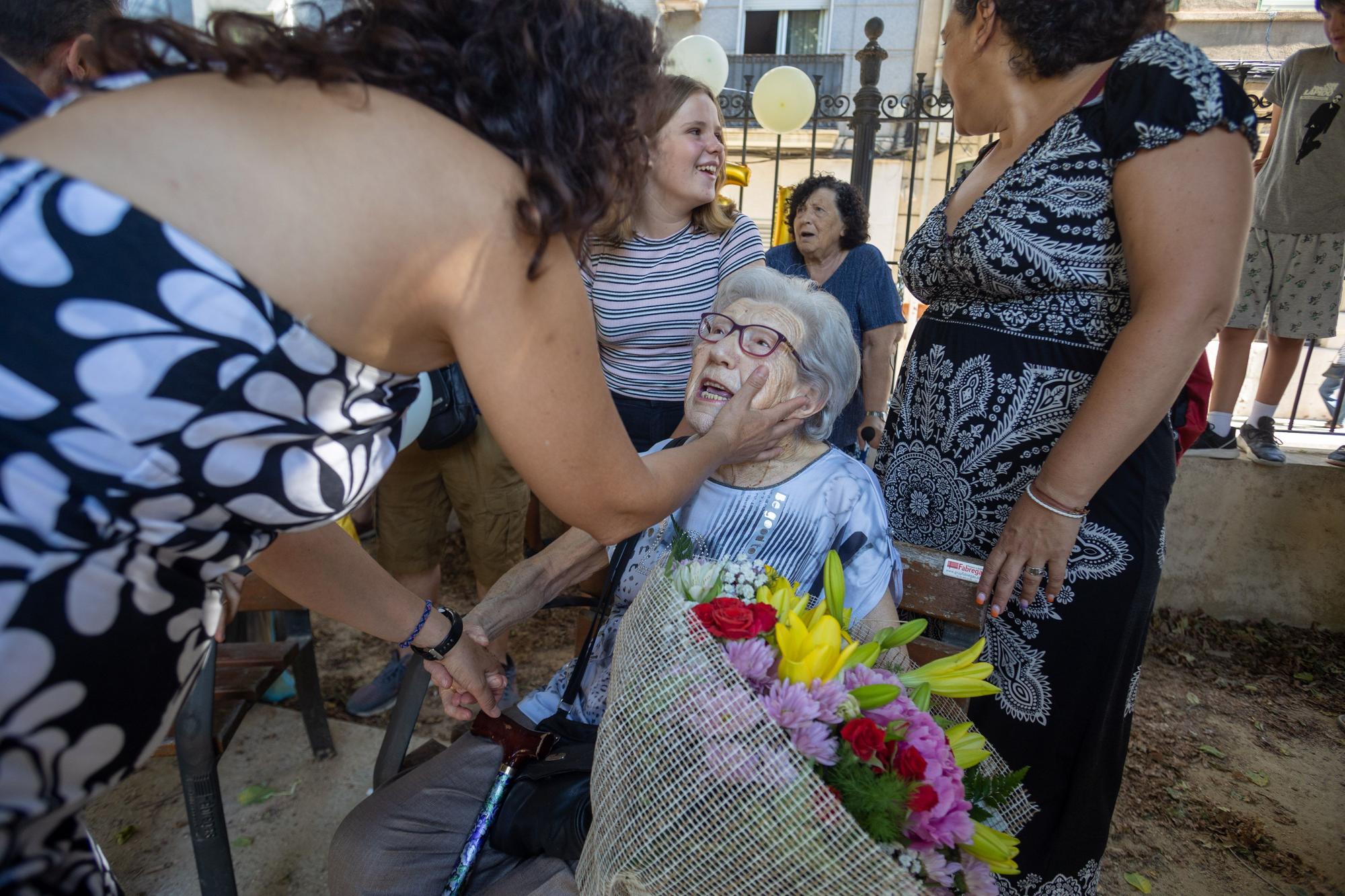 Homenaje de familia y amigos a Carmen Nicolás que cumple 102 años