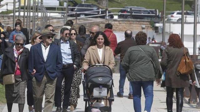 Ambiente en la zona de la playa de Luanco. | MARA VILLAMUZA