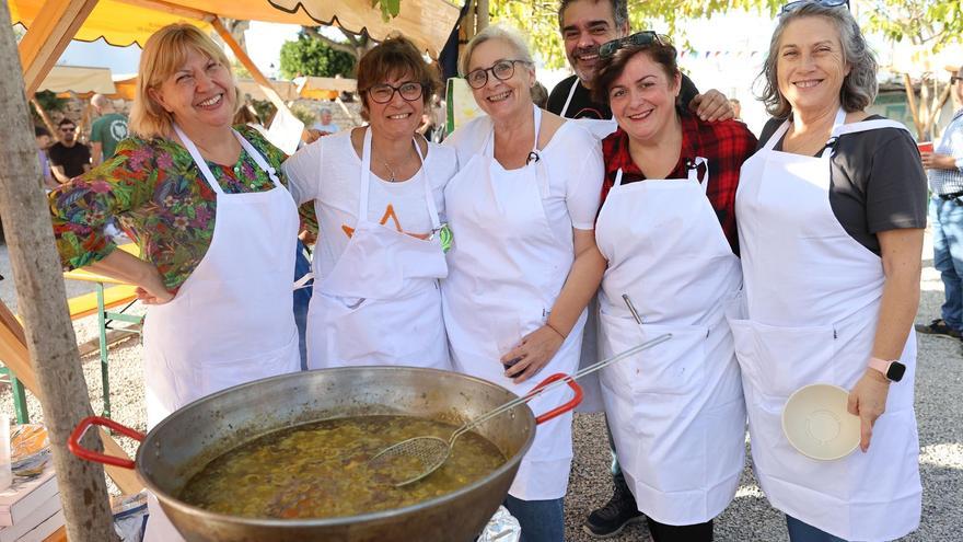 Amigos, música, fiesta y arroz con 'pebrassos' en Santa Gertrudis