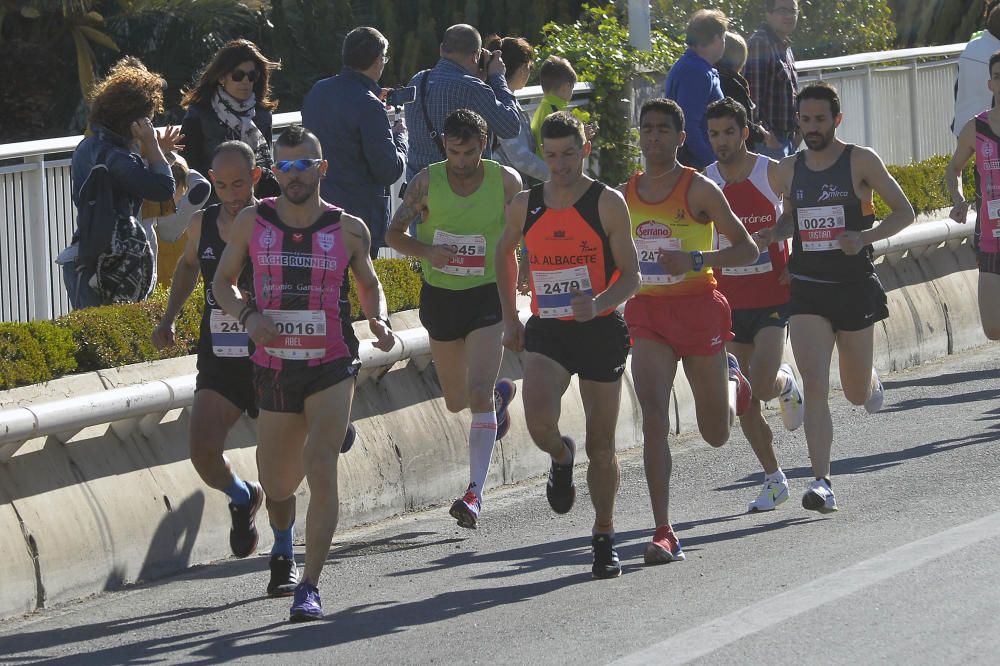 Hassane Ahouchar logra su cuarta victoria en el Medio Maratón de Elche