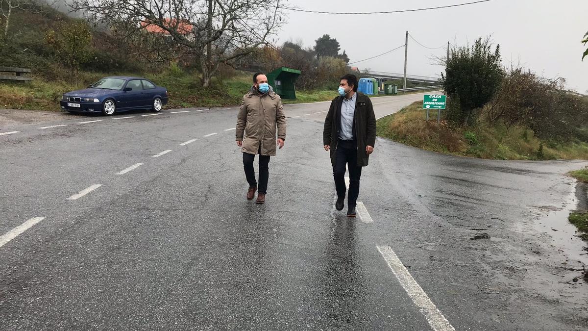 Visita de César Poza y Gregorio Agís a la carretera provincial