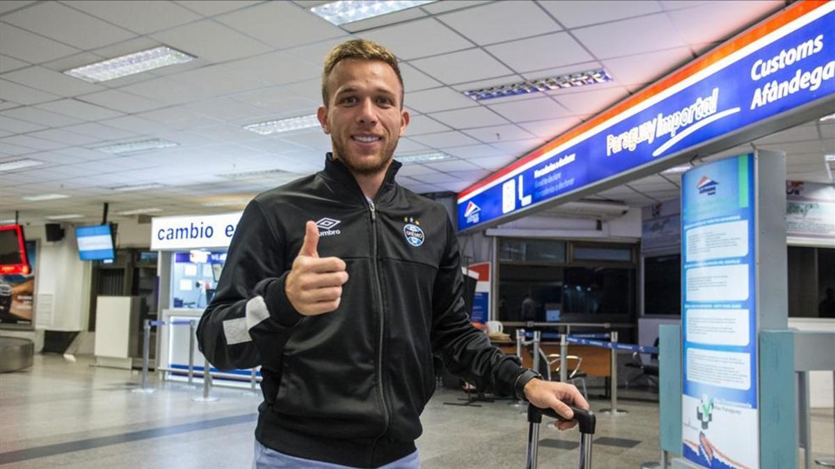 Arthur llega ya al Barça