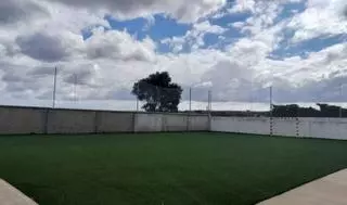 Cort instala 60 metros de red en el campo de fútbol de entrenamiento de Sant Jordi