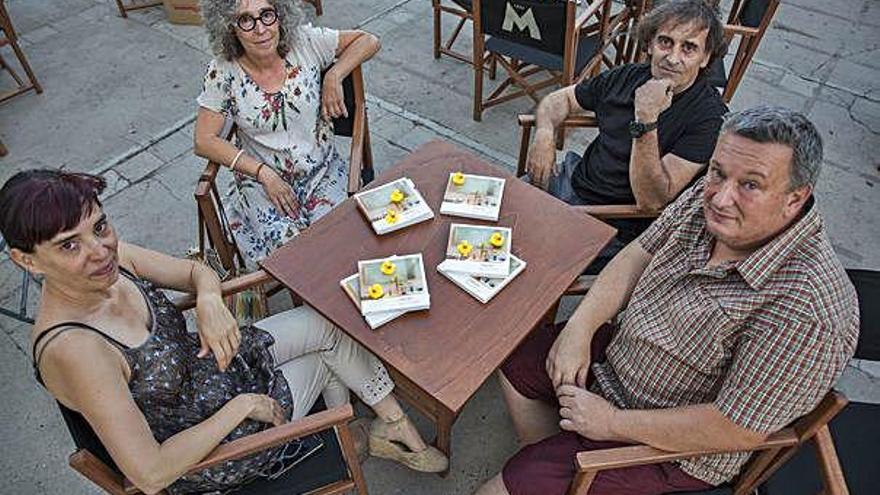 Jordi Puig i Cristina Masanés amb Imma Parada i Vador Minobis, que també col·laboren en el projecte.