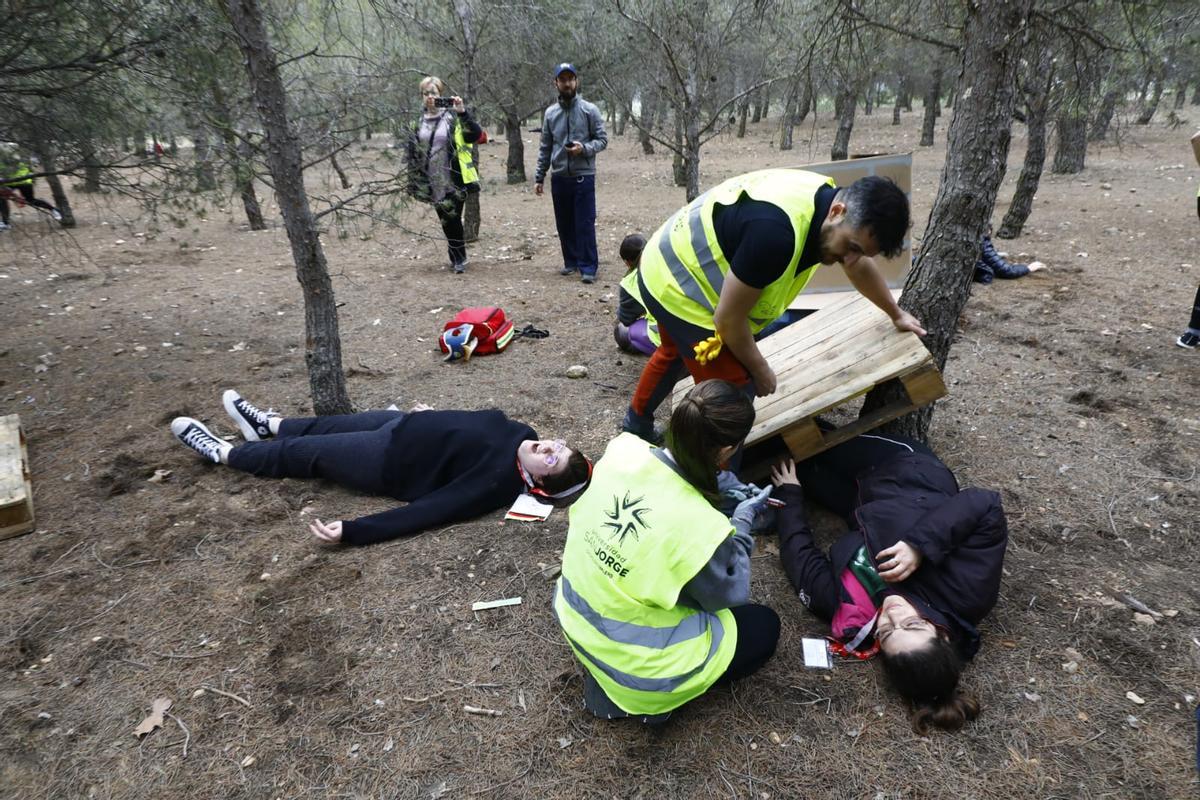 Más de 100 personas participan en un simulacro de ataque terrorista en la Universidad San Jorge