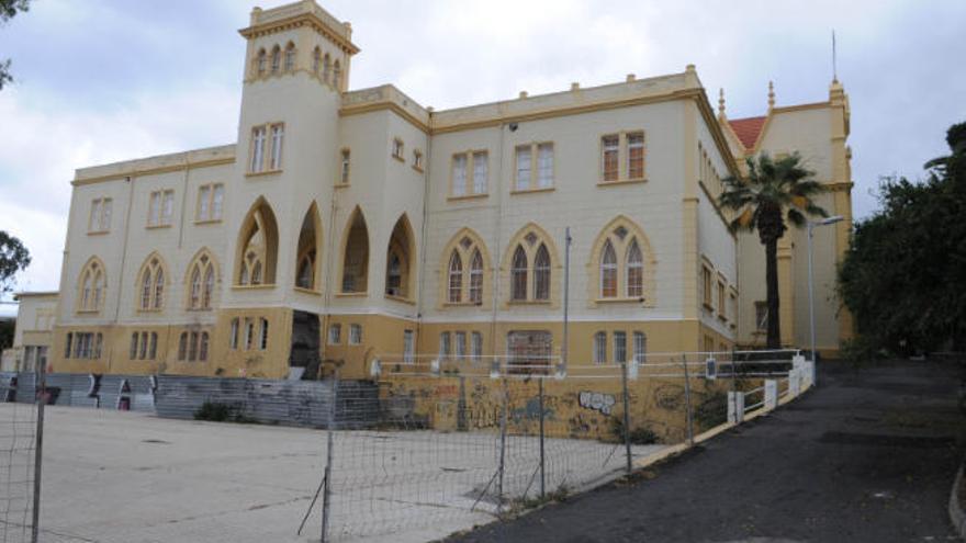 Detalle del antiguo colegio de La Asunción, ubicado en las instalaciones del parque Viera y Clavijo.