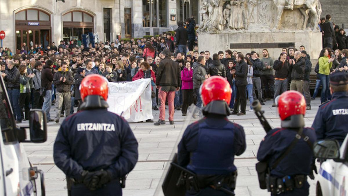 Manifestación en protesta por la muerte de Cabacas, el martes, en Vitoria.