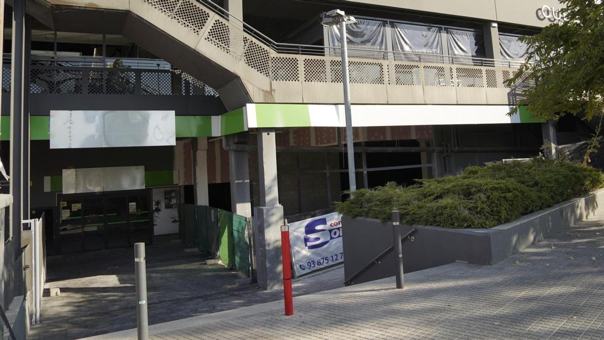 Façana del local que ocuparà properament MediaMarkt a Manresa