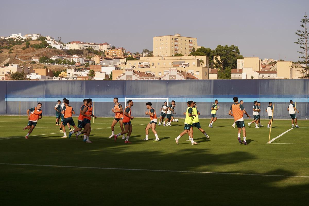 Entrenamiento de pretemporada del Málaga CF en el Anexo de La Rosaleda.