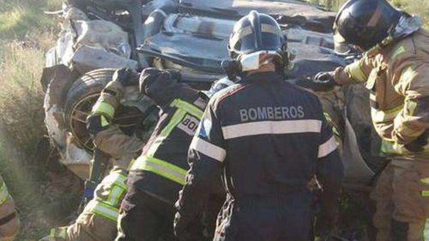 Fallece una mujer de 29 años al salirse de la vía en la A-23 en María de Huerva