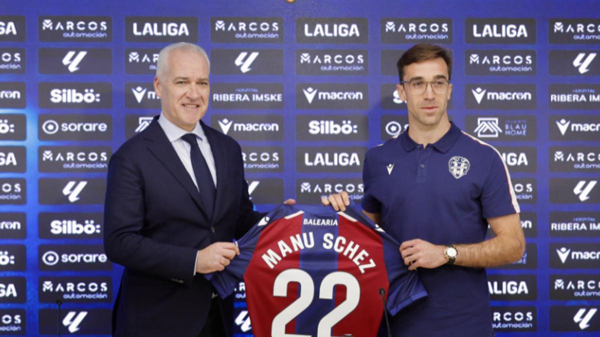 Manu Sánchez, en su presentación con el Levante UD