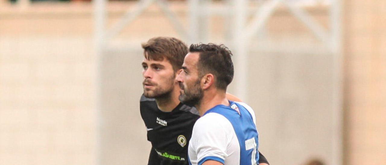 Peña pone el brazalete de capitán a Buigues en Andorra.
